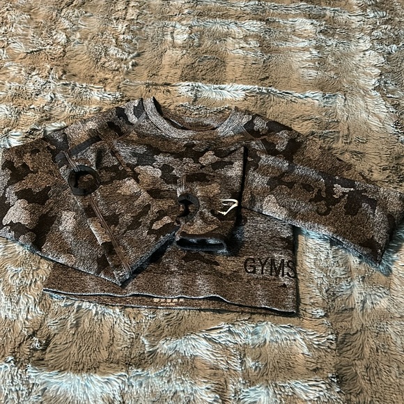 Gym shark long sleeve crop. - Picture 1 of 4
